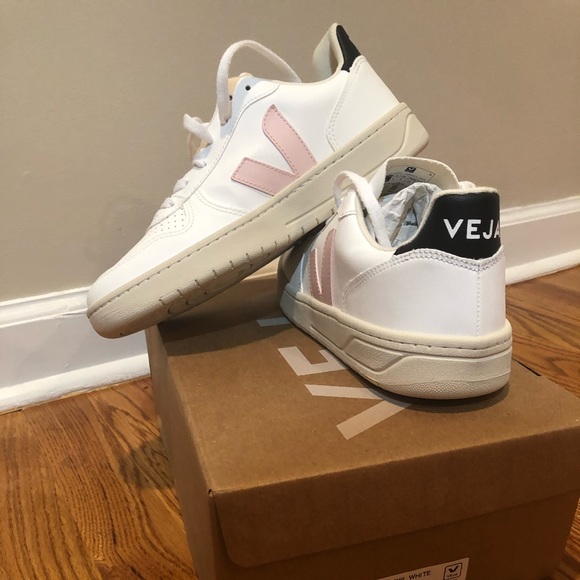 veja vegan white petale